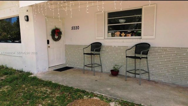 5220 SW 57th Street, Davie, FL 33314