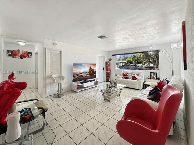 5220 SW 57th Street, Davie, FL 33314