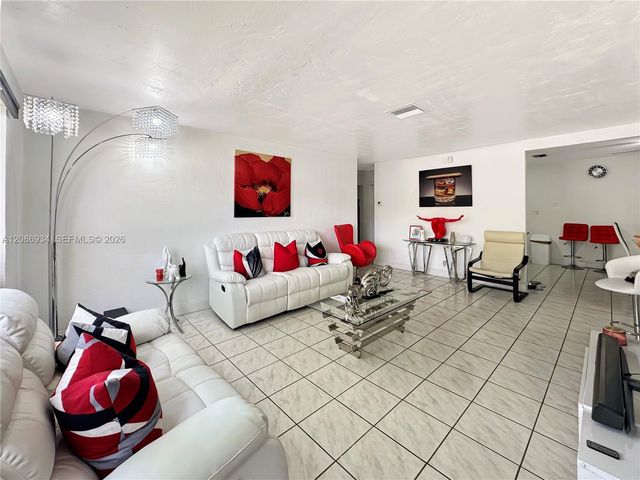5220 SW 57th Street, Davie, FL 33314