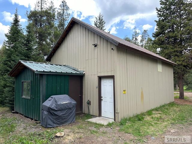 2750 SW Sagehen Dr, Island Park, ID 83429