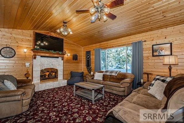 2750 SW Sagehen Dr, Island Park, ID 83429