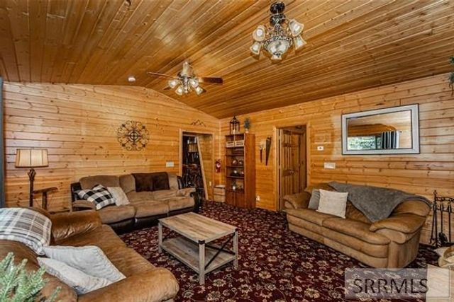 2750 SW Sagehen Dr, Island Park, ID 83429