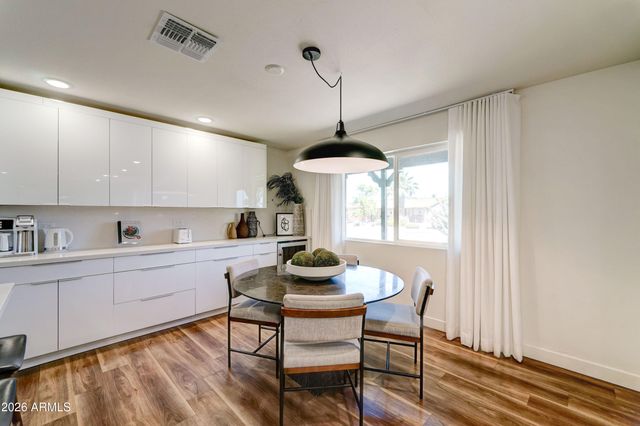 8537 E CLARENDON Avenue, Scottsdale, AZ 85251