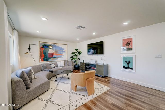 8537 E CLARENDON Avenue, Scottsdale, AZ 85251