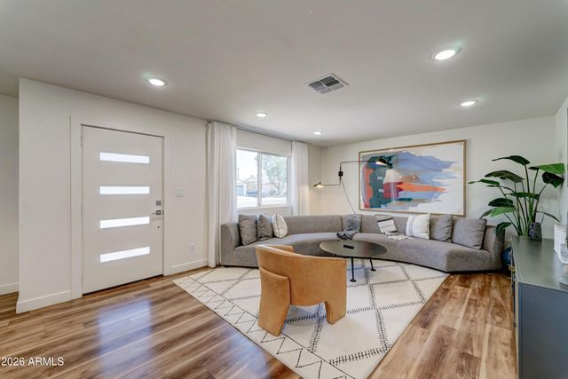 8537 E CLARENDON Avenue, Scottsdale, AZ 85251