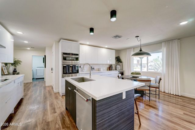 8537 E CLARENDON Avenue, Scottsdale, AZ 85251