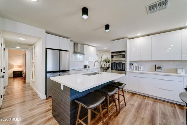 8537 E CLARENDON Avenue, Scottsdale, AZ 85251