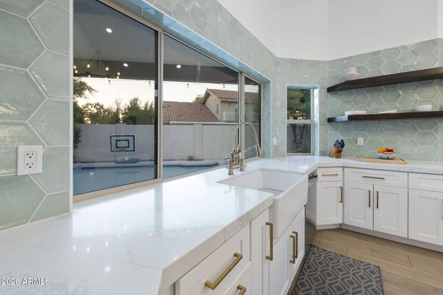 8672 E THOROUGHBRED Trail, Scottsdale, AZ 85258