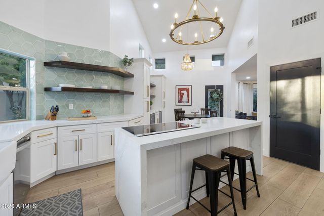 8672 E THOROUGHBRED Trail, Scottsdale, AZ 85258