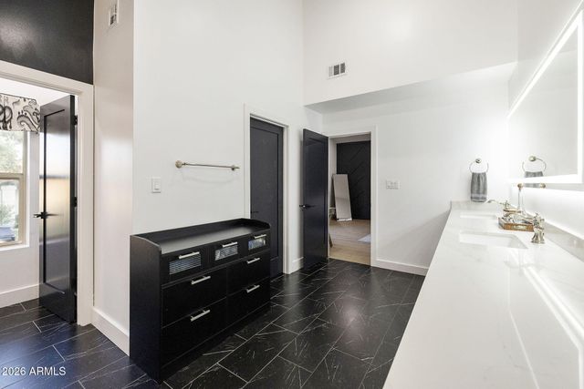 8672 E THOROUGHBRED Trail, Scottsdale, AZ 85258