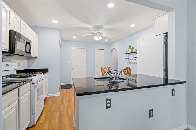 901 Chelsea Dr, North Fayette, PA 15126