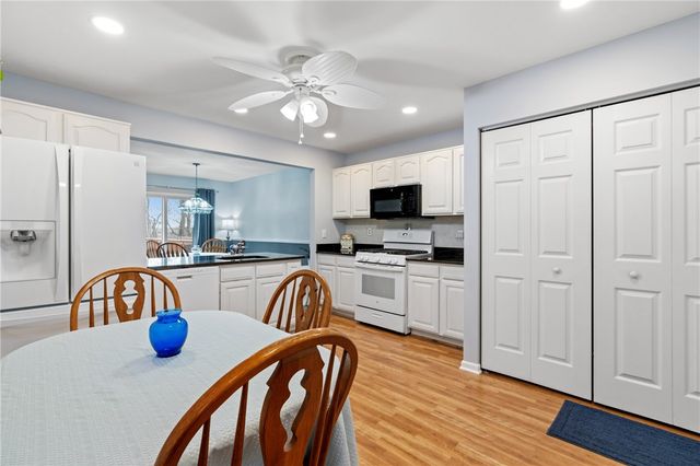 901 Chelsea Dr, North Fayette, PA 15126
