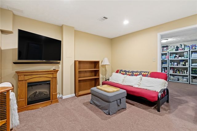 901 Chelsea Dr, North Fayette, PA 15126