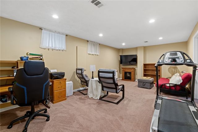 901 Chelsea Dr, North Fayette, PA 15126