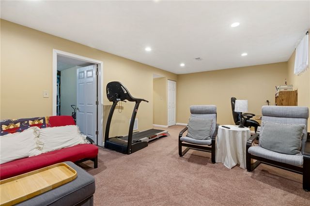 901 Chelsea Dr, North Fayette, PA 15126