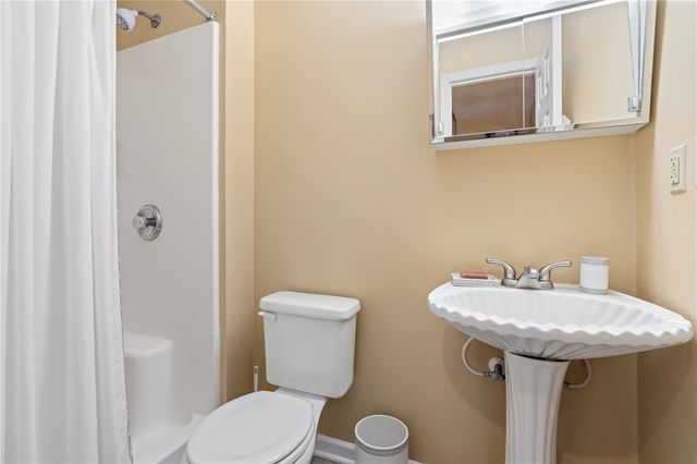 901 Chelsea Dr, North Fayette, PA 15126