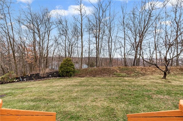 901 Chelsea Dr, North Fayette, PA 15126