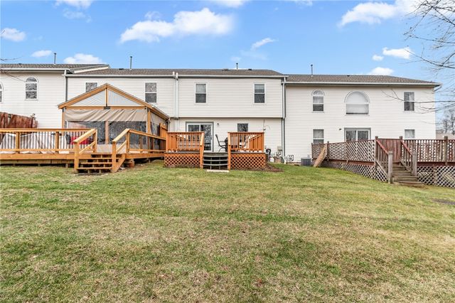 901 Chelsea Dr, North Fayette, PA 15126