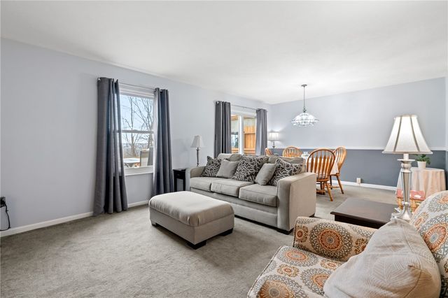 901 Chelsea Dr, North Fayette, PA 15126