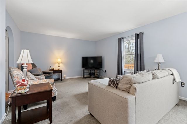 901 Chelsea Dr, North Fayette, PA 15126