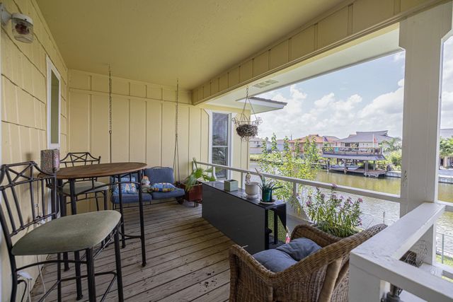 321 Ling Street, Hitchcock, TX 77563
