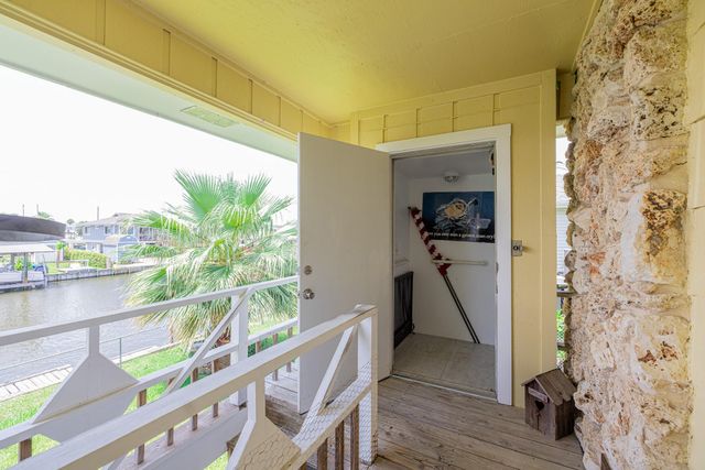 321 Ling Street, Hitchcock, TX 77563