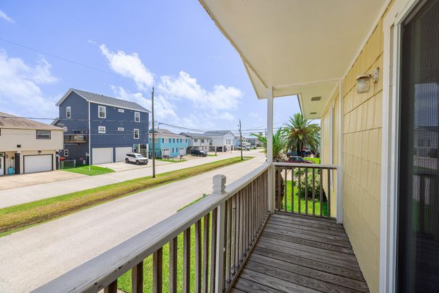 321 Ling Street, Hitchcock, TX 77563