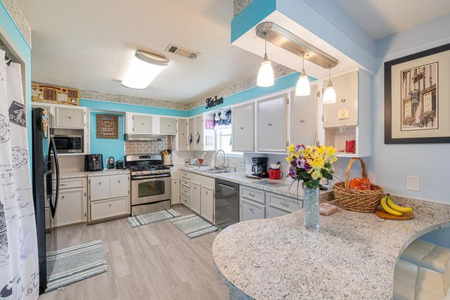 321 Ling Street, Hitchcock, TX 77563