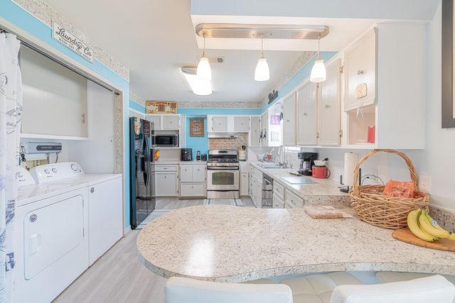 321 Ling Street, Hitchcock, TX 77563