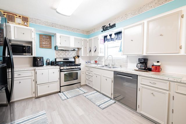 321 Ling Street, Hitchcock, TX 77563