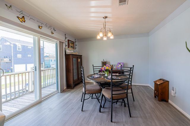 321 Ling Street, Hitchcock, TX 77563