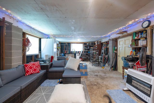 321 Ling Street, Hitchcock, TX 77563