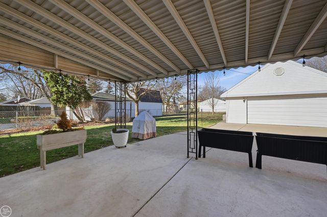 34215 Zimmer Drive, Sterling Heights, MI 48310