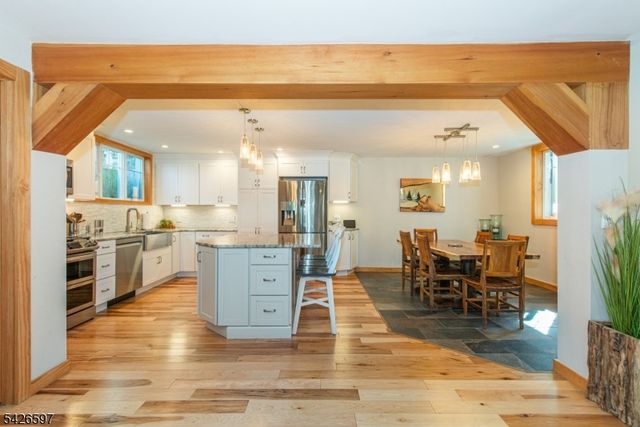 393 Lakeview Ave, Ringwood Boro, NJ 07456