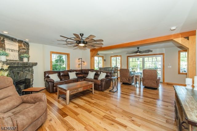 393 Lakeview Ave, Ringwood Boro, NJ 07456