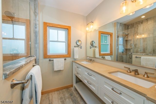 393 Lakeview Ave, Ringwood Boro, NJ 07456