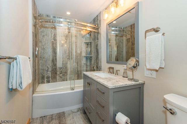 393 Lakeview Ave, Ringwood Boro, NJ 07456