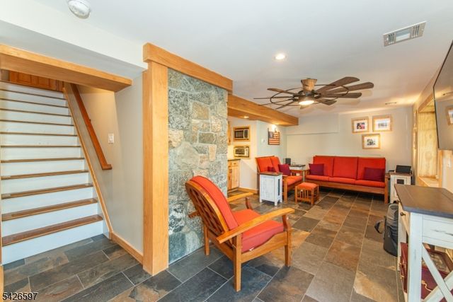 393 Lakeview Ave, Ringwood Boro, NJ 07456
