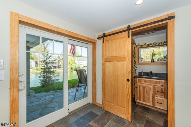 393 Lakeview Ave, Ringwood Boro, NJ 07456