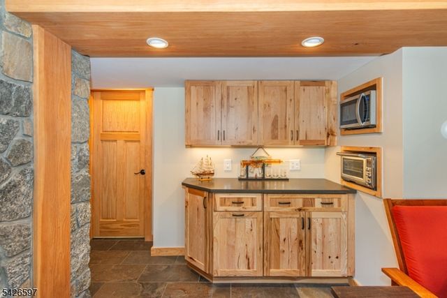 393 Lakeview Ave, Ringwood Boro, NJ 07456