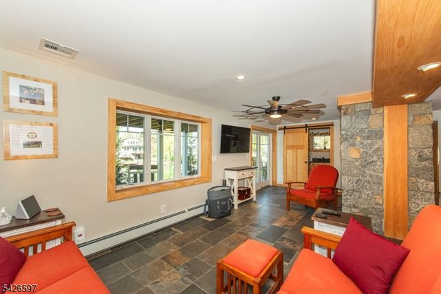 393 Lakeview Ave, Ringwood Boro, NJ 07456