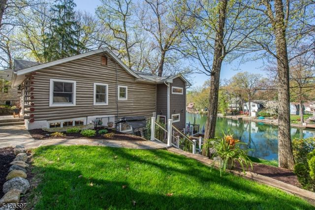 393 Lakeview Ave, Ringwood Boro, NJ 07456