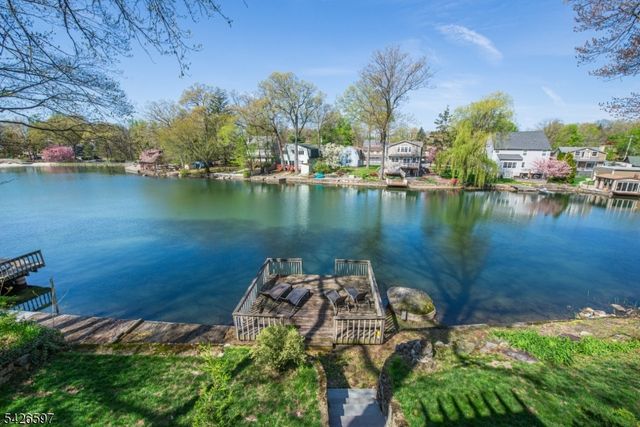 393 Lakeview Ave, Ringwood Boro, NJ 07456
