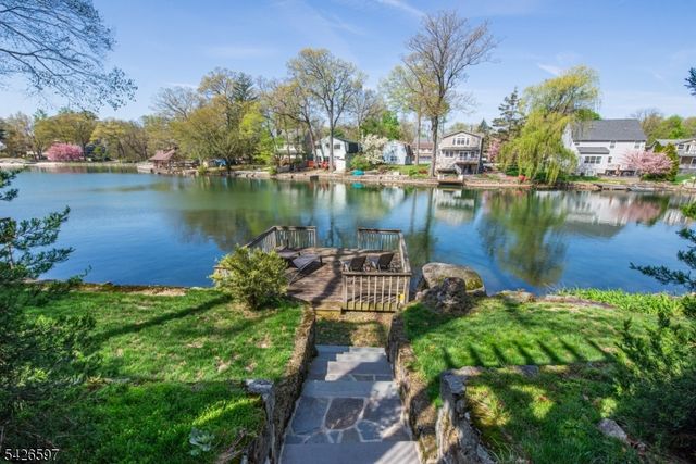393 Lakeview Ave, Ringwood Boro, NJ 07456