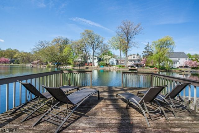 393 Lakeview Ave, Ringwood Boro, NJ 07456