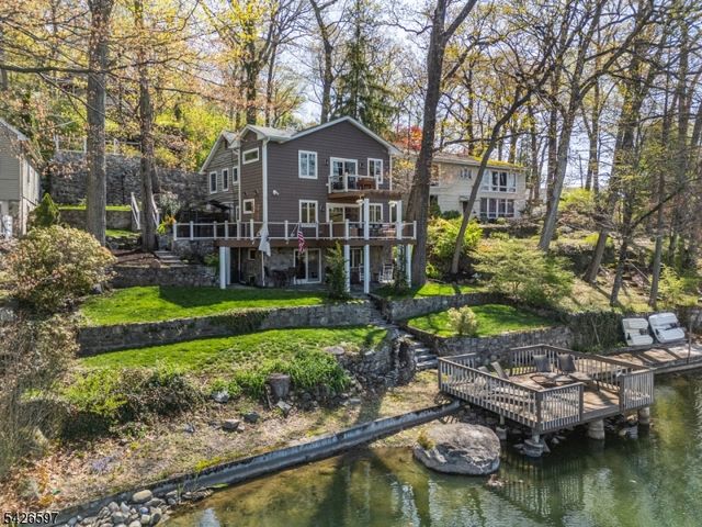 393 Lakeview Ave, Ringwood Boro, NJ 07456