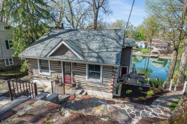 393 Lakeview Ave, Ringwood Boro, NJ 07456