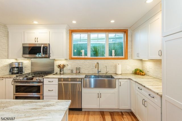 393 Lakeview Ave, Ringwood Boro, NJ 07456