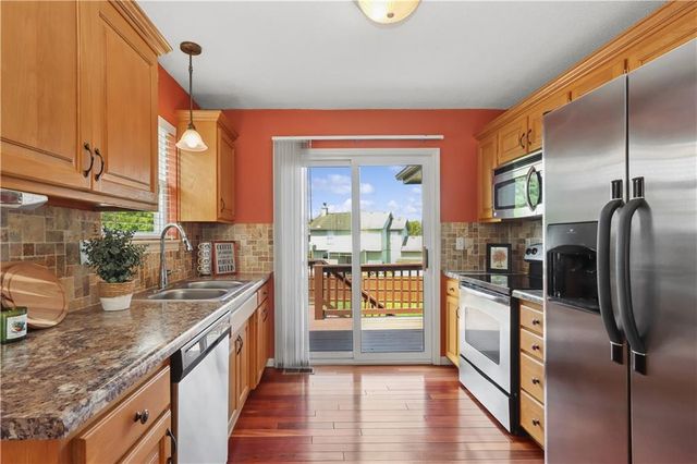 1004 E Pumpkin Ridge Street, Gardner, KS 66030