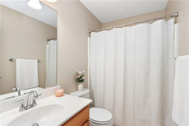 1004 E Pumpkin Ridge Street, Gardner, KS 66030